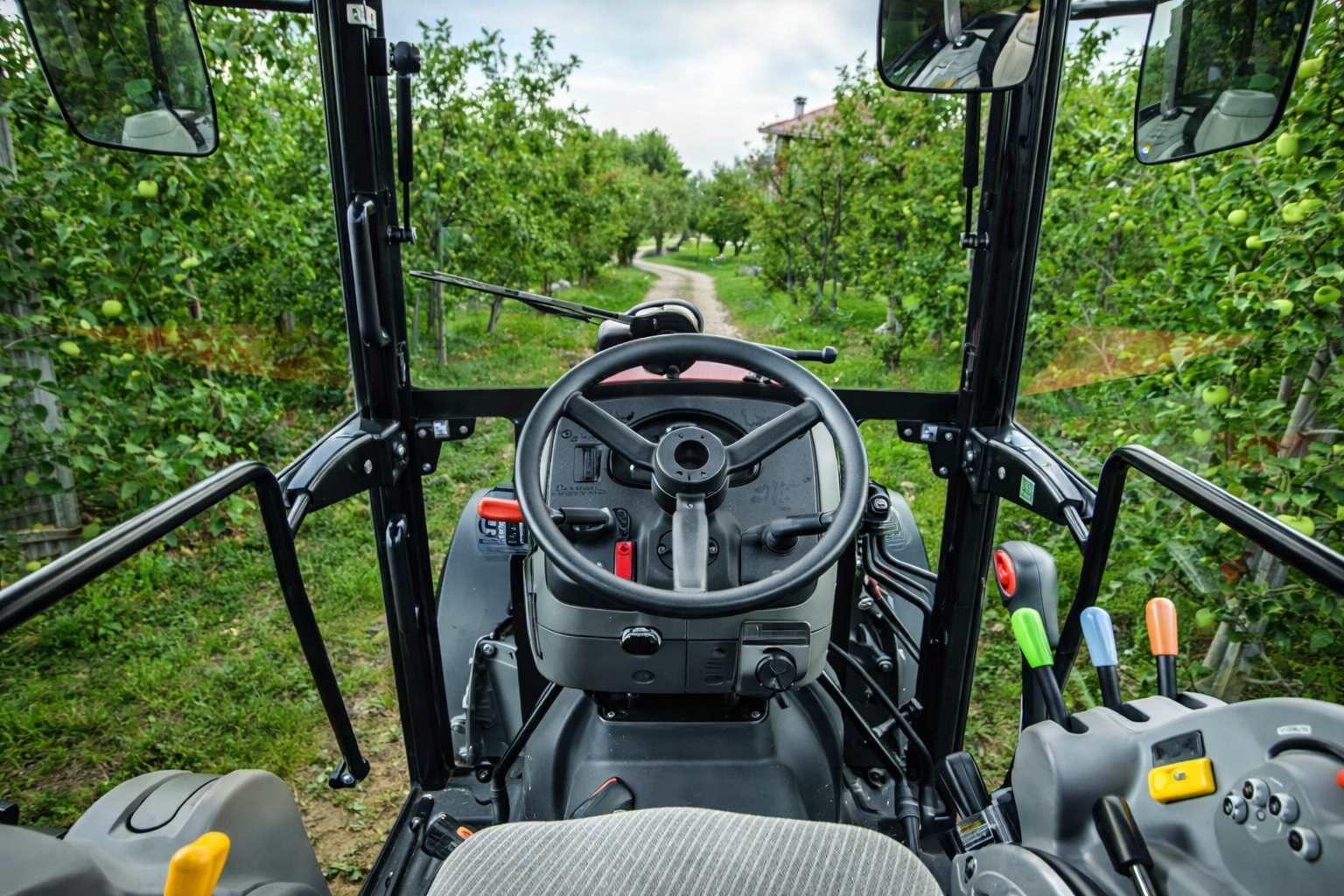 <strong>ERGONOMİK VE VERİMLİ KABİNLER</strong>